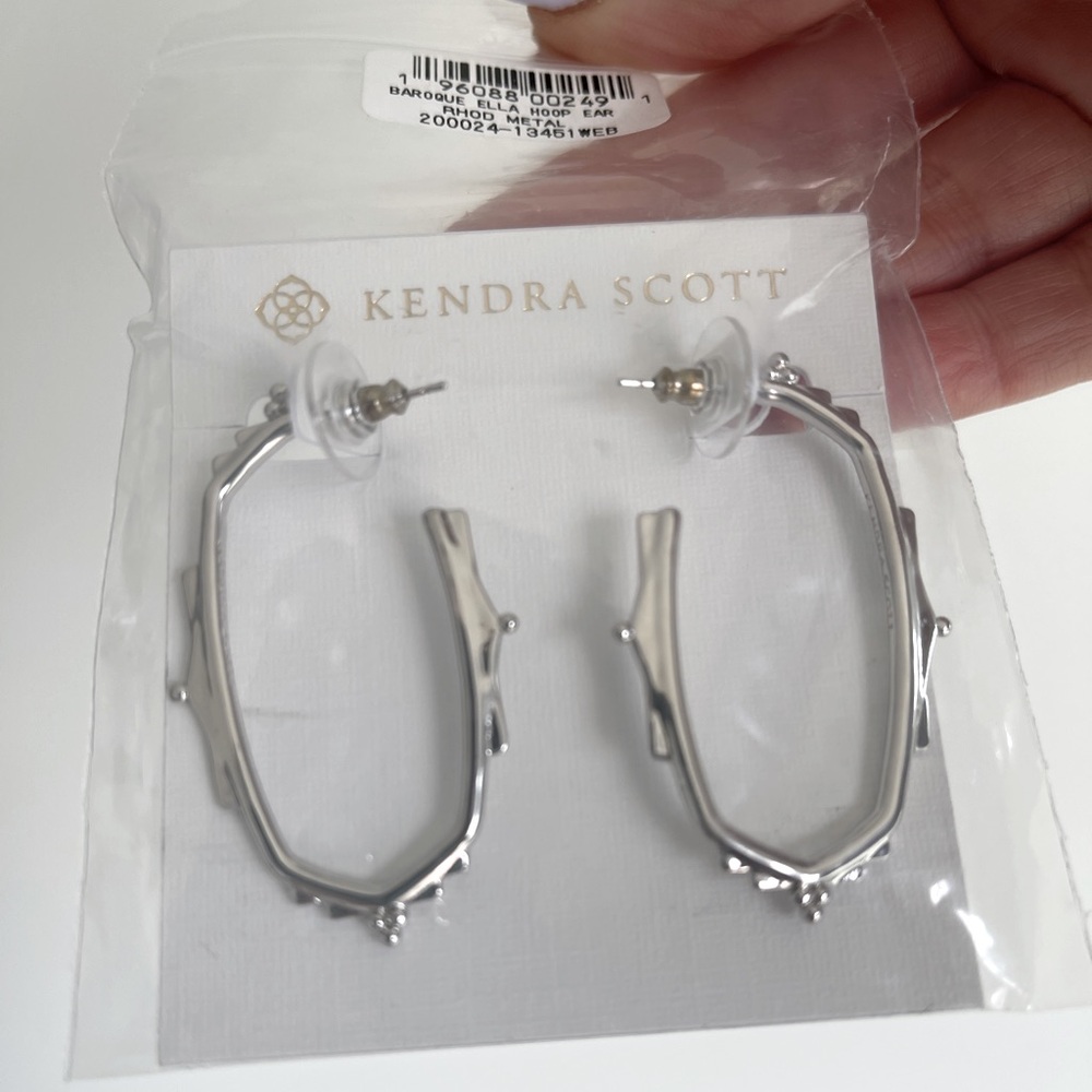 NWT Kendra Scott Silver Baroque Earrings - Picture 2 of 4